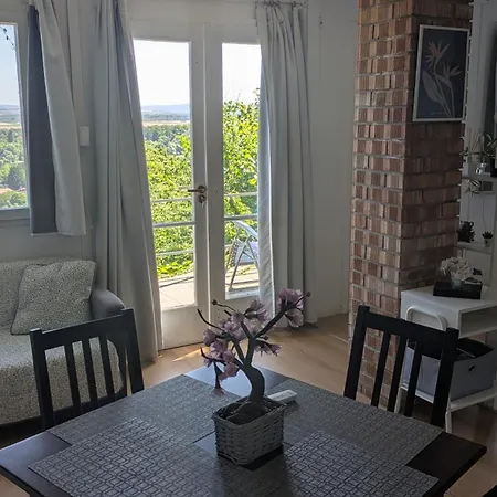 Dunai Panorama Kishaz Ferienhaus *